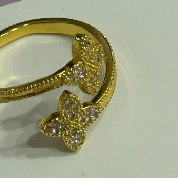 Gold color adjustable 4 leaf clover ring, about a size 7. NEW. Adjustable. - Picture 4 of 5